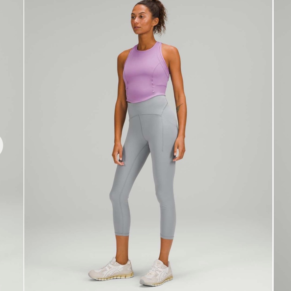 LIKE NEW Lululemon Power Thru High-Rise Crop 23"
Rhino Grey SIZE 2